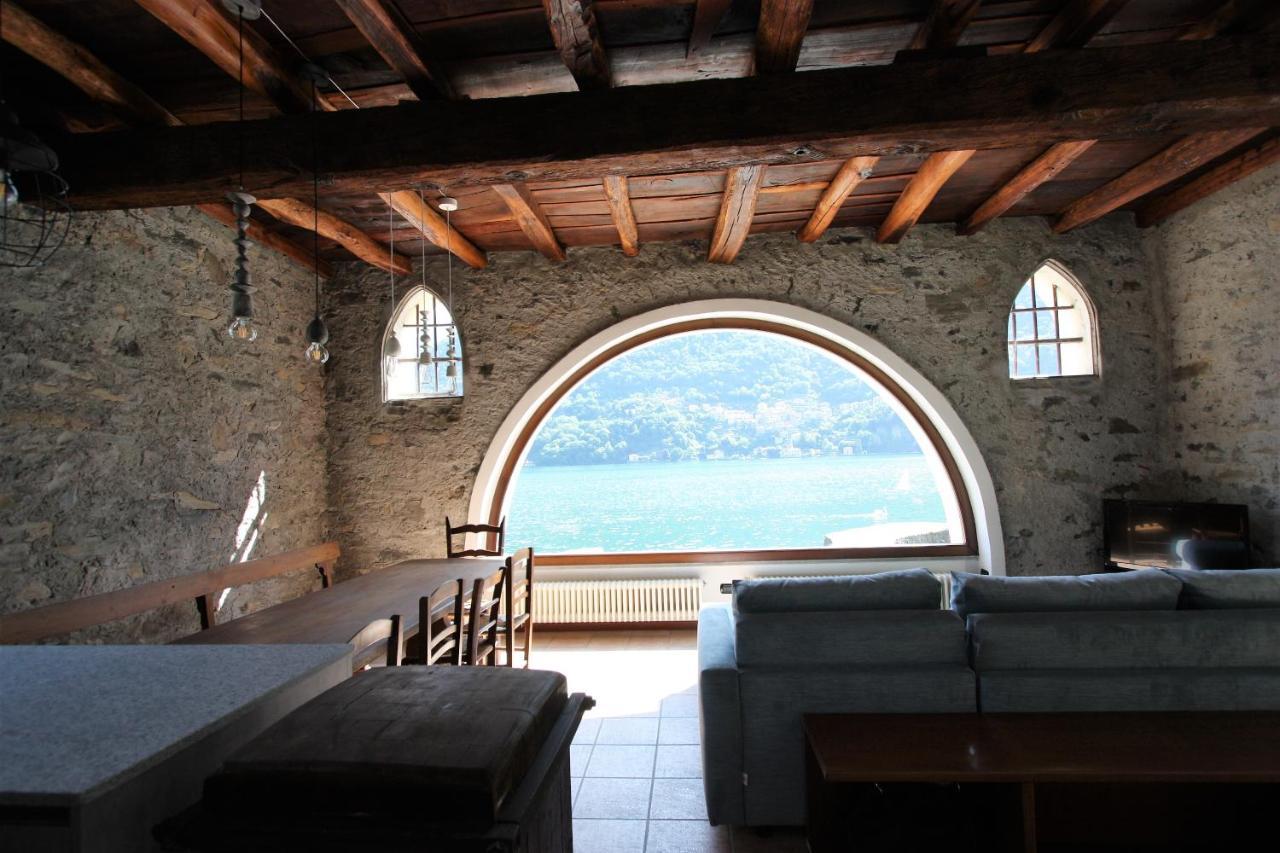 House On The Shore Of * Laglio