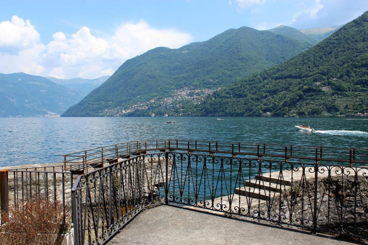 House On The Shore Of * Laglio