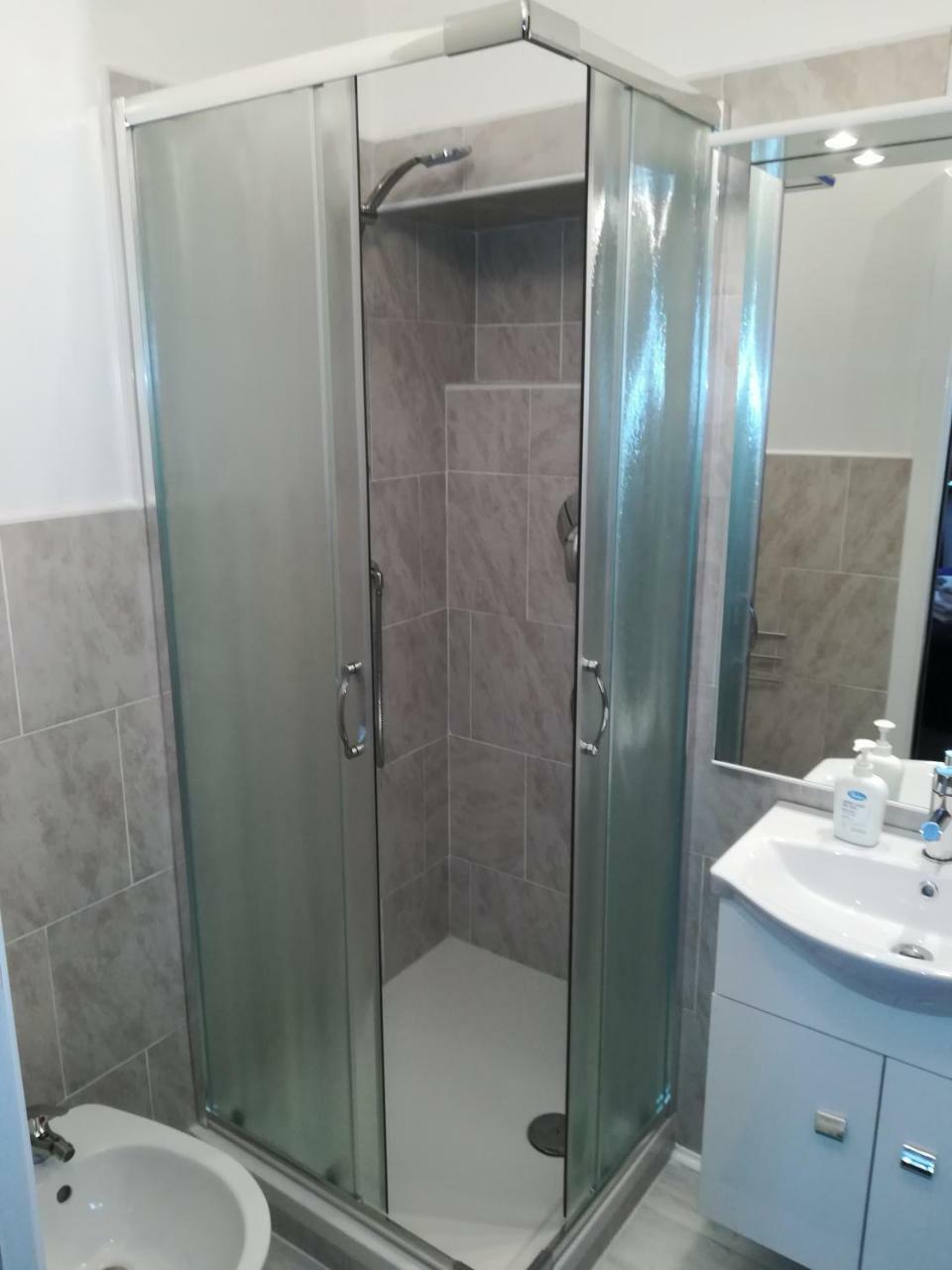 Megaride Guest house Como