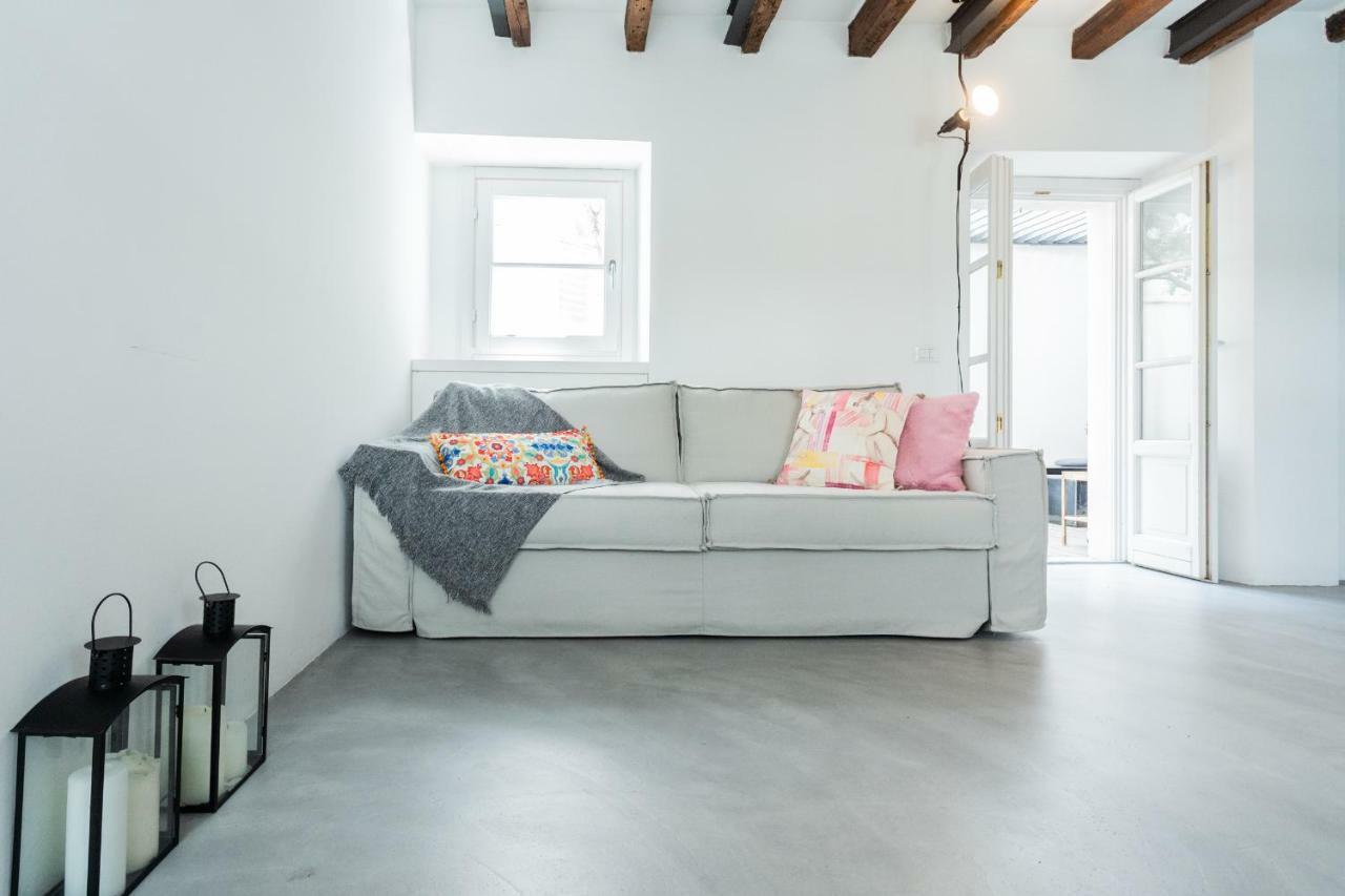 Shades Of With Private Terrace By Rent