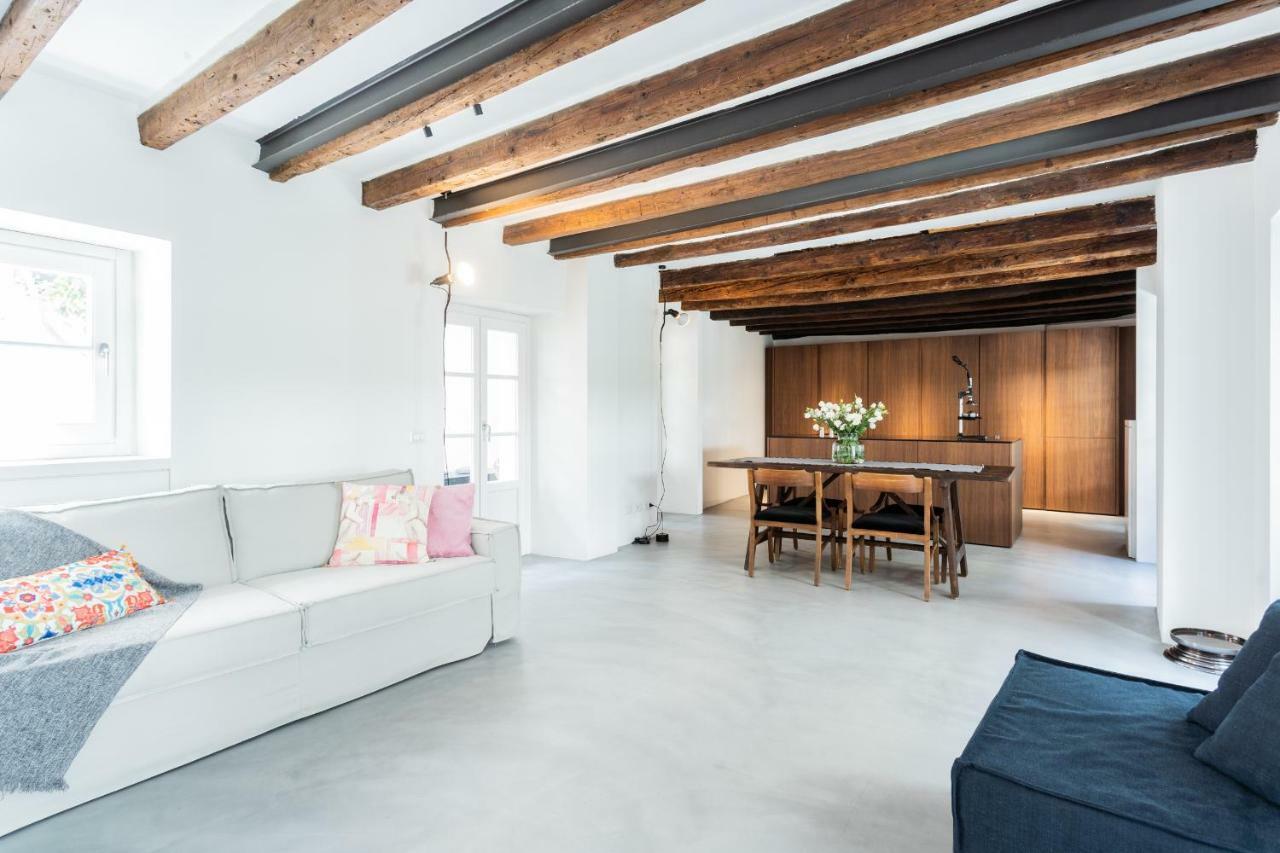 Shades Of With Private Terrace By Rent Apartment Como