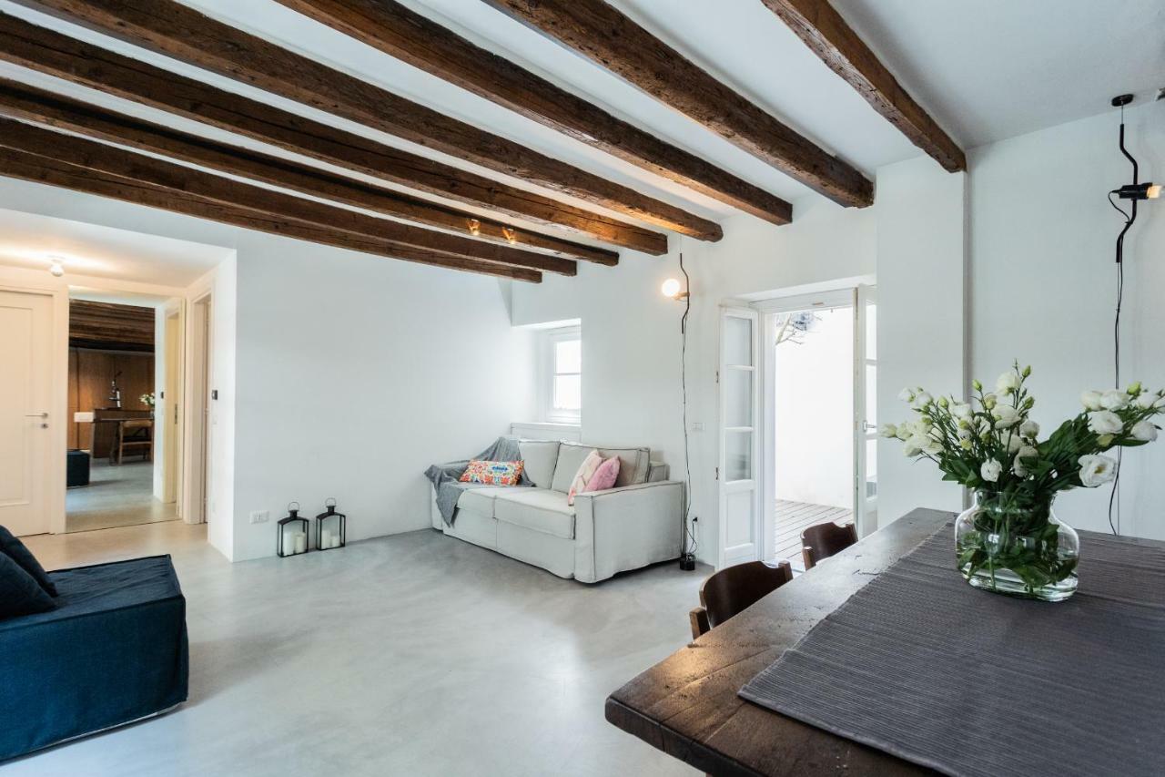 Shades Of With Private Terrace By Rent Apartment