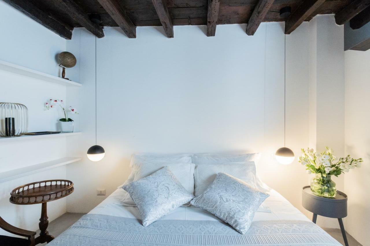Shades Of With Private Terrace By Rent * Como